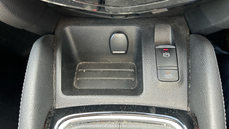 Nissan Qashqai 1.3 DiG-T N-Connecta 5dr Petrol Hatchback